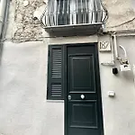 Isabel Apartment *
